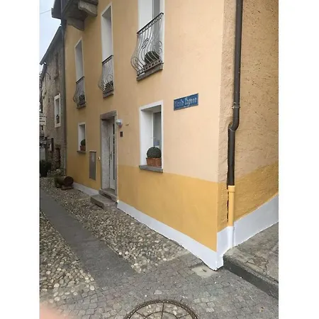 Auf Burg بيت للعطل